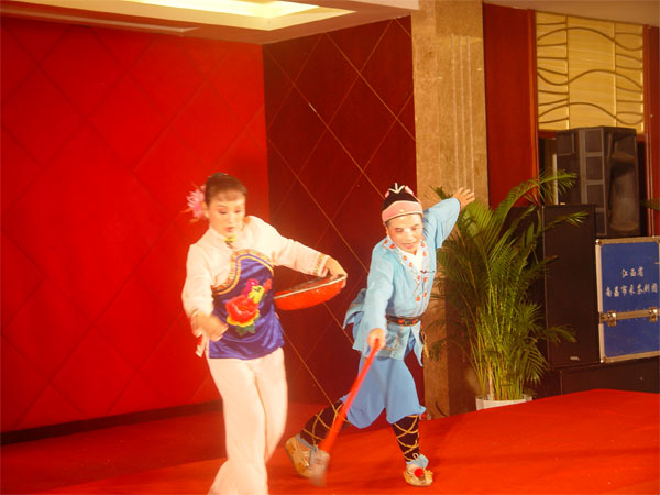 南昌市采茶剧团为大会表演的节目《秧麦》